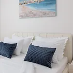 Lana - Sea View Apartment With Parking