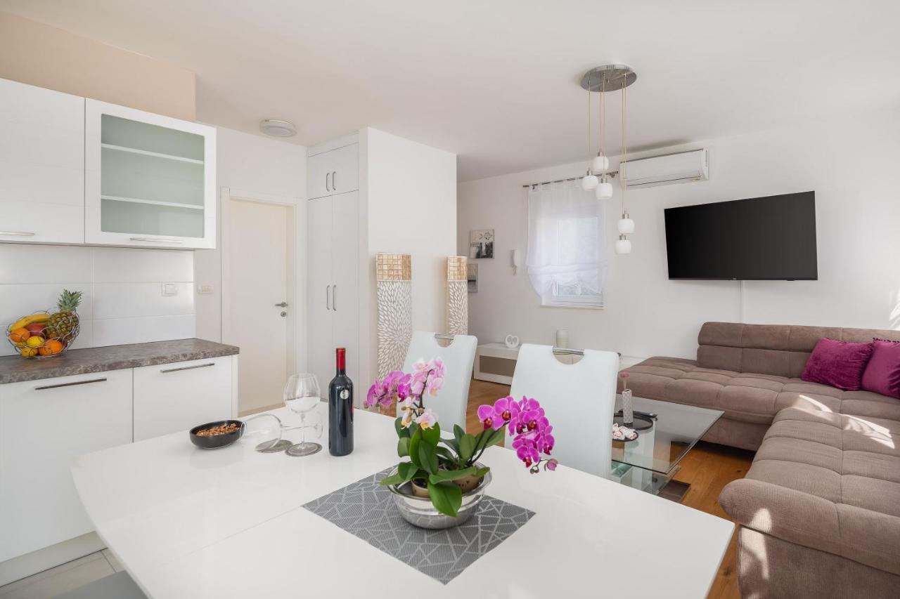 Lana - Sea View With Parking Apartment *