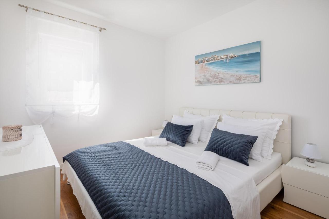 Lana - Sea View With Parking *